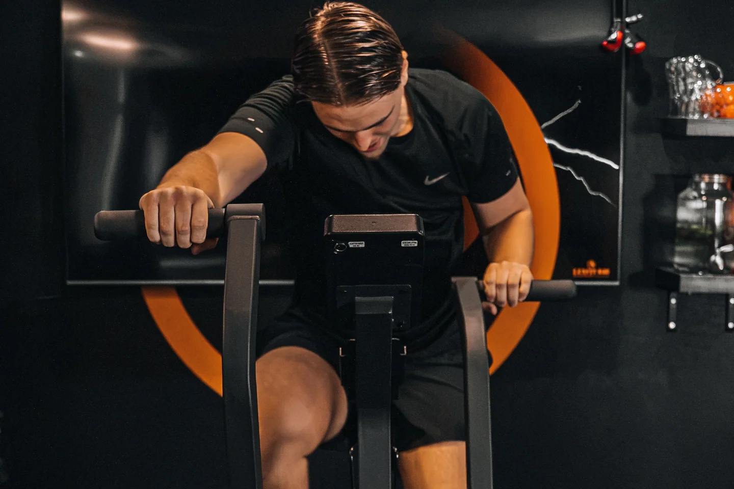 Powerfit 040 in Eindhoven, training op de assault bike